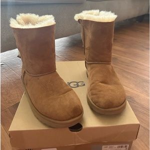 Chestnut Bailey bow uggs.